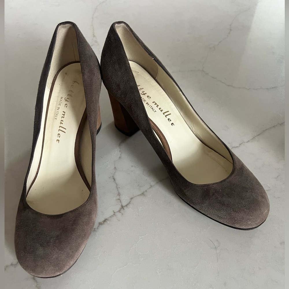Bettye Muller Colette Suede Leather Block Heel Pumps Minimalist Chic Old Money